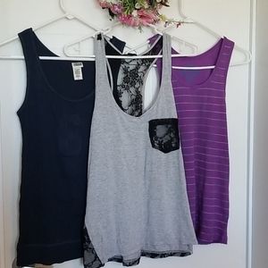 ☔$5 -3 Tank Tops all Size L